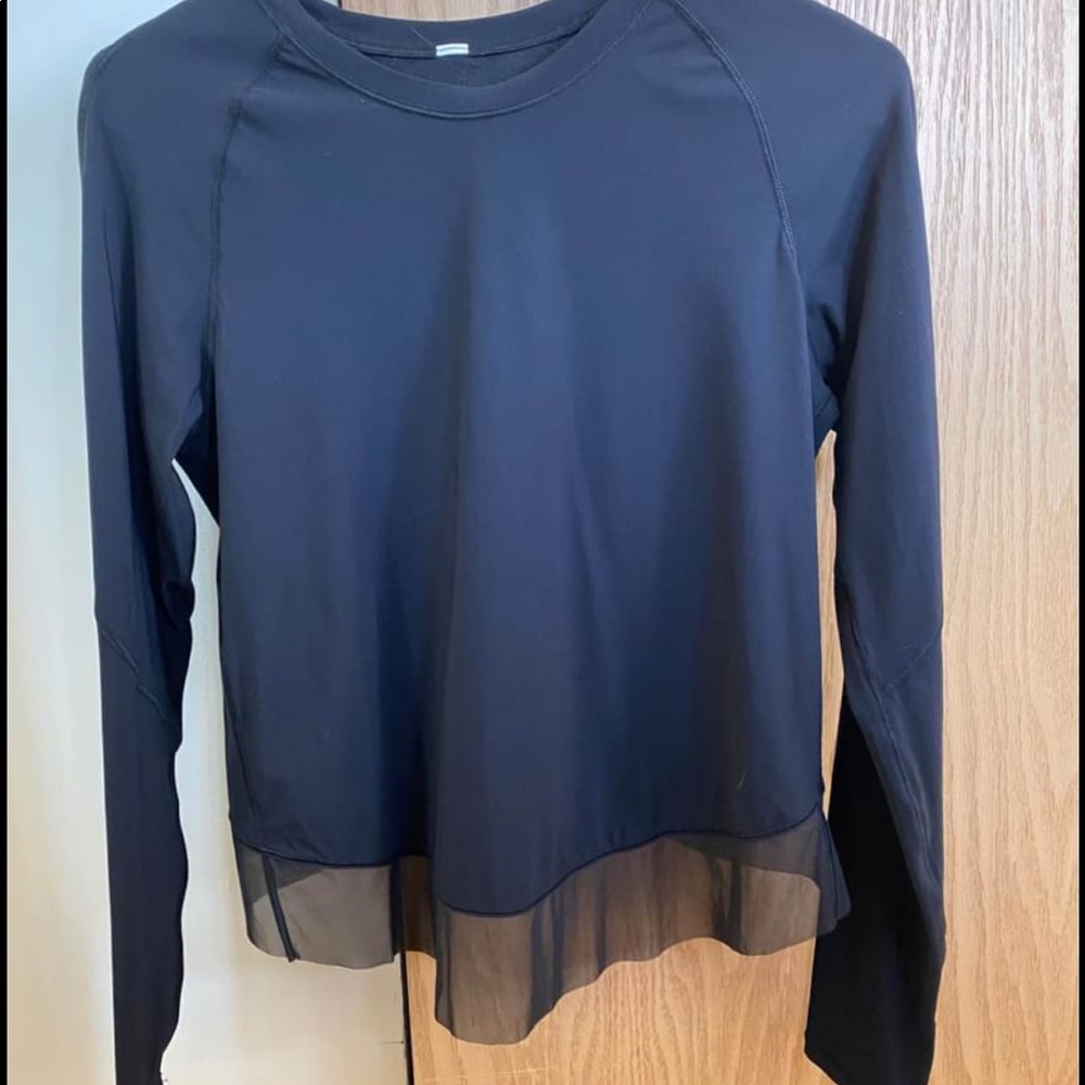 lululemon long sleeve shirt with cute back detail